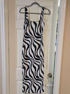 Fashion Nova Black and White Zebra Maxi Dress